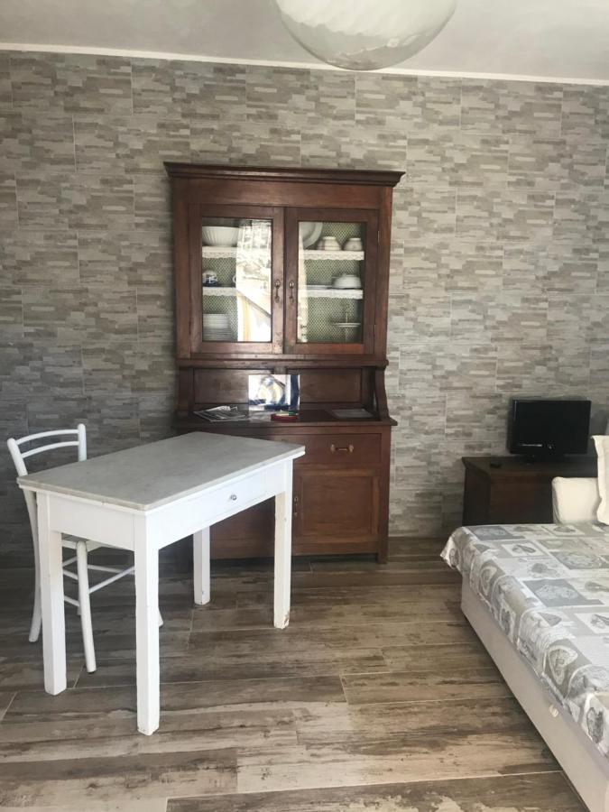Monolocale Per Coppia Apartment Carrodano Inferiore Bagian luar foto